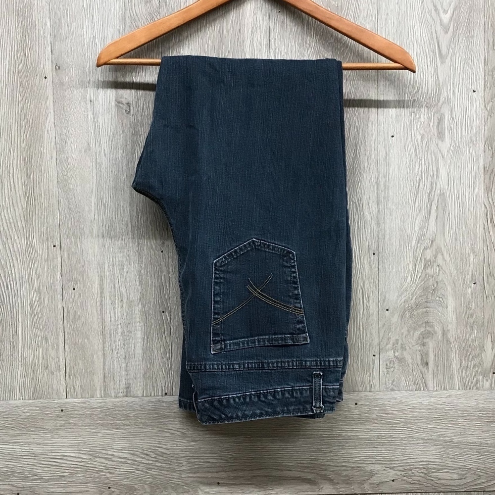 Sonoma Life + Style  Dark Wash Short Jeans BB765